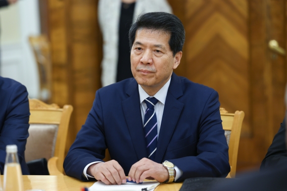 1 Phai Vien Trung Quoc Canh Cua Dam Phan Ukraine Chua Dong Sap