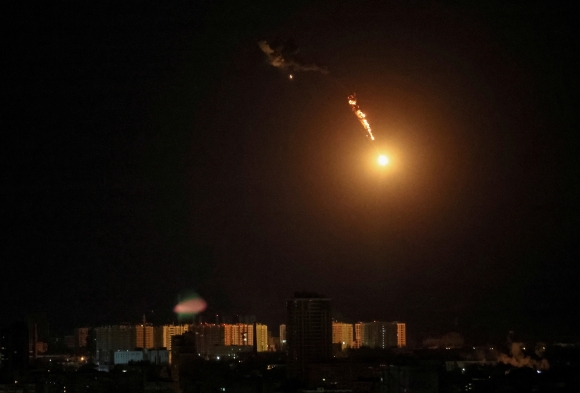 1 No O Kiev Trong Dem Nga   Ukraine Giang Co Tren Mat Tran Donbass