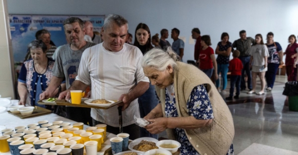 1 Nguoi Nga O Gan Ukraine Mat An Mat Ngu Lo So Cac Cuoc Phao Kich Bat Thinh Linh