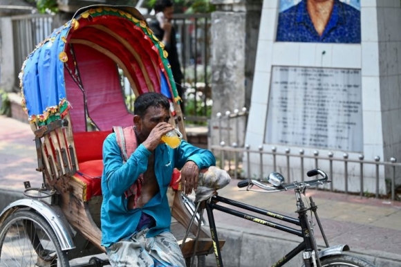 1 Nguoi Bangladesh Khon Kho Vi Cat Dien Giua Troi 40 Do C