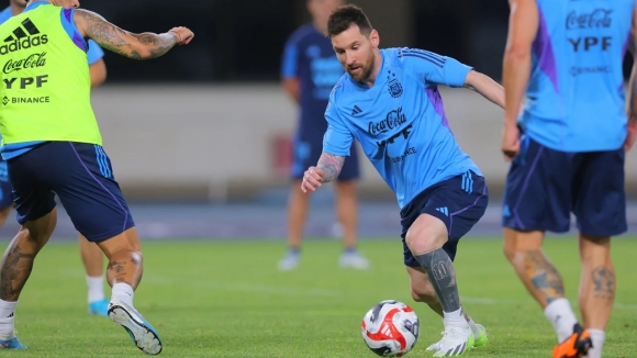 2 Nguoi Trung Quoc Phat Cuong Vi Messi Toi Bac Kinh