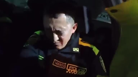 1 Bi Bat Qua Tang Tong Tien Canh Sat Nhap Vien Vi Nuot Bang Chung