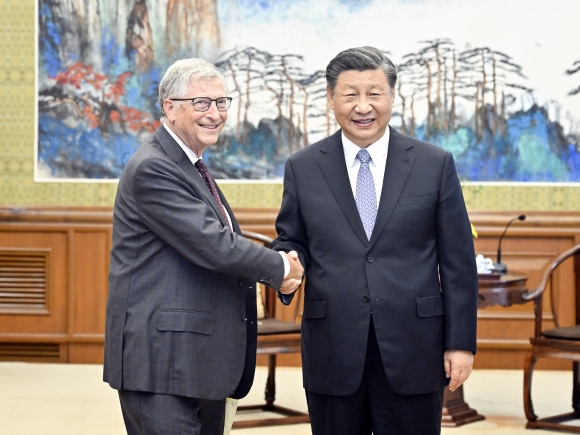 1 Ong Tap Can Binh Goi Ty Phu Bill Gates La Ban Lau Nam
