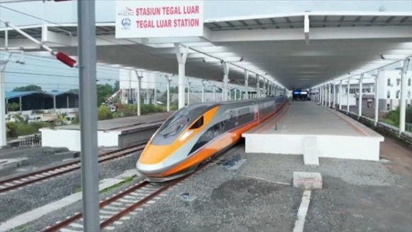 1 Tau Cao Toc Dau Tien Cua Indonesia Dat Toc Do Chay Thu 300km Mot Gio