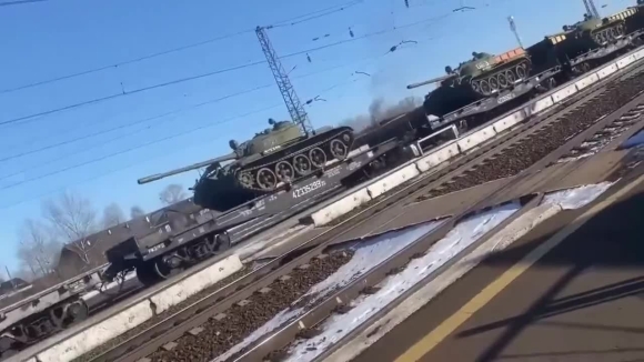 2 Ukraine Phong Ten Lua Danh No Xe Tang Cam Tu Cua Nga