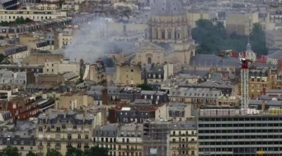 1 No Lon Tai Khu Pho Lich Su O Paris