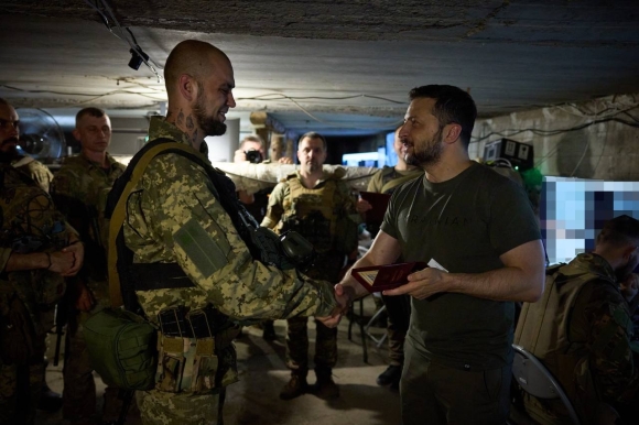 3 Ong Zelensky Tham Tien Tuyen Mien Dong Giua Luc Ukraine Phan Cong Manh