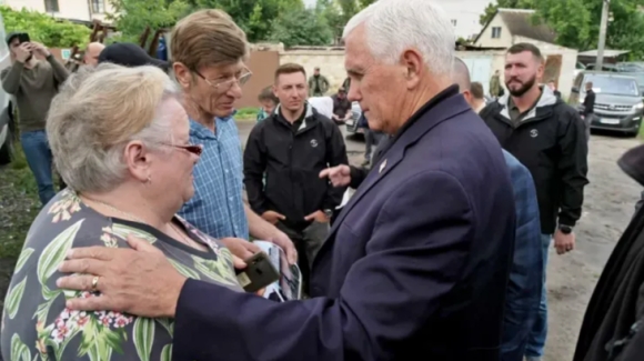 1 Cuu Pho Tong Thong My Mike Pence Bat Ngo Tham Ukraine