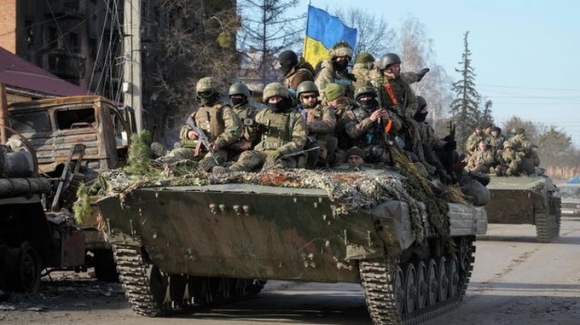 1 Ukraine Dang Co Tinh Phan Cong Cham Chap Vi Muon Bop Chet Quan Nga Tu Tu