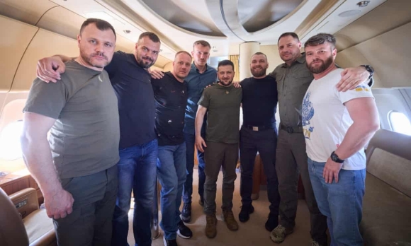 1 Nga Chi Trich Tho Nhi Ky Vi Giao 5 Chi Huy Tieu Doan Azov Cho Ukraine