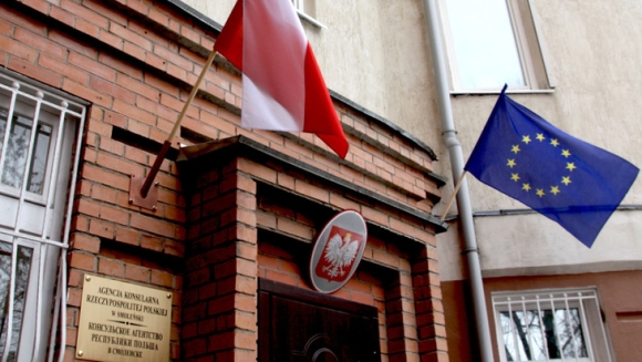1 Nga Sap Dong Cua Lanh Su Quan Ba Lan Warsaw Noi Se Tra Dua