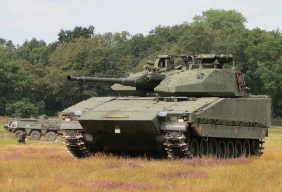 2 Xe Tang T 90m Toi Tan Cua Nga Lan Dau Bi Ha Guc Boi Xe Chien Dau Bo Binh Cv90 40