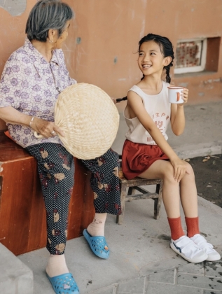 4 Tre Cham Con Ve Gia Trong Chau Va Noi Long Cua Nhung Ong Ba Duoc Chau Mat Tu Do Khi Bo Que Huong Ra Nuoc Ngoai Trong Do Con Cai