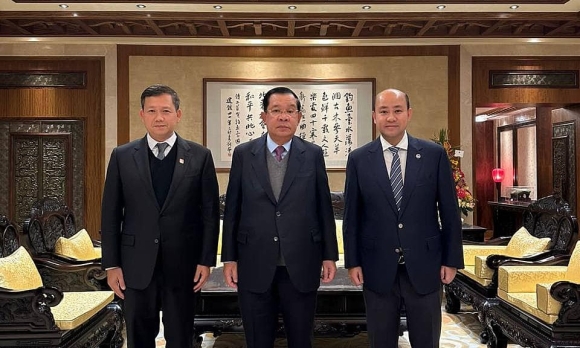 1 Ba Con Trai Duoc Ong Hun Sen Coi La Co Van Chien Luoc