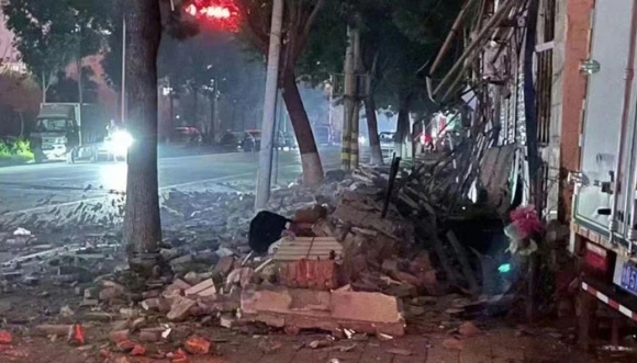 1 Dong Dat O Trung Quoc Hang Chuc Nguoi Bi Thuong Ca Tram Ngoi Nha Do Sap