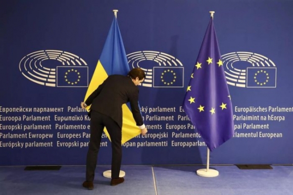 1 Eu Khong Co Tham Quyen Dam Bao An Ninh Cho Ukraine Kiev Sap Co Vien Tro Quan Su Moi