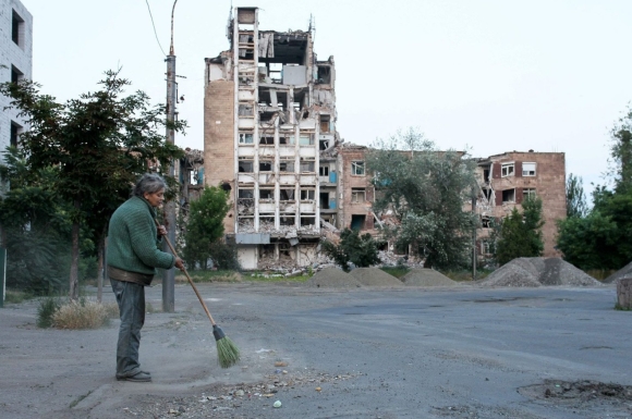 2 Nguoi Nga Tim Mua Bat Dong San Gia Re O Mariupol