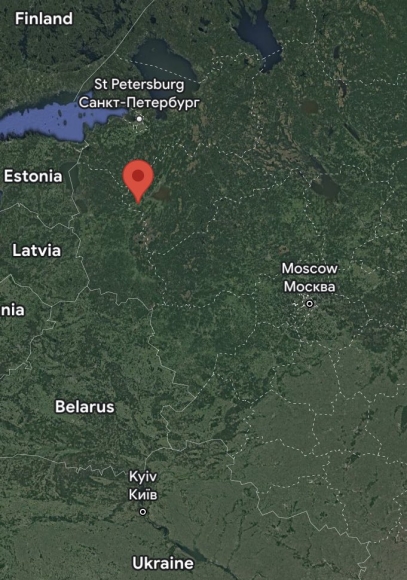 3 Uav Tap Kich Can Cu Khong Quan Nga O Novgorod Mot May Baynem Bom Chien Luoc Tu 22 Cua Nga O Can Cu Bi Hu Hai