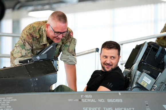1 Ukraine Se Nhan 42 Tiem Kich F 16