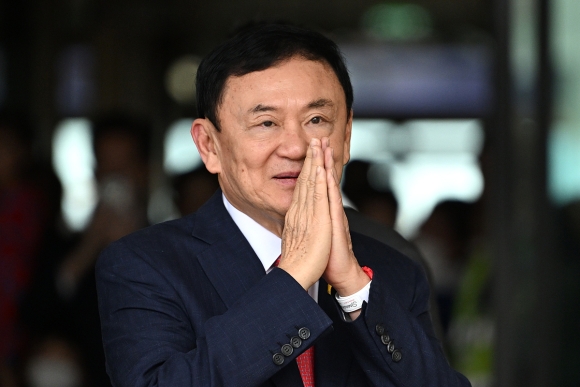 3 Ong Thaksin Bi Dua Toi Nha Tu
