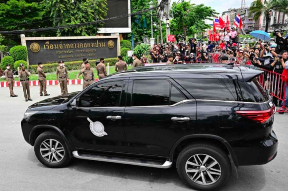 1 Cuoc Song Trong Tu Cua Ong Thaksin Khong Co May Lanh Duoc Cap Tien Xai