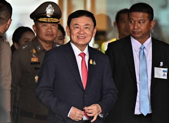 1 Ong Thaksin O Tu Chi 1 Dem Nha Tu Da Neu Quy Trinh An Xa