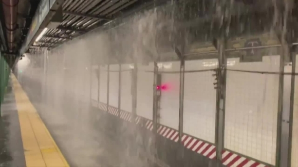 1 Vo Duong Ong Nuoc Do Nhu Thac Tai Ga Tau New York