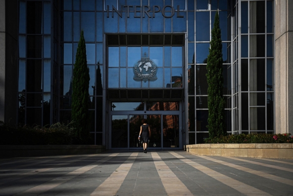 1 Mot So Nuoc Tim Cach Loai Bo Nga Khoi Interpol