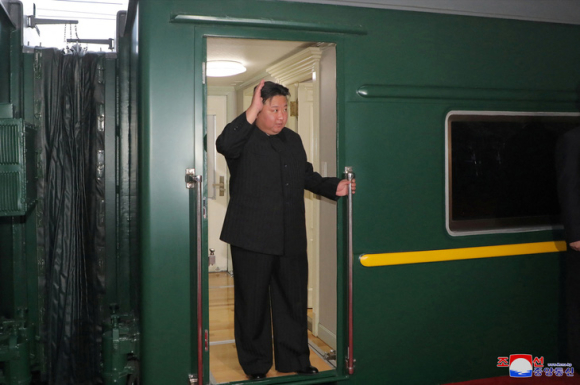 1 Ong Kim Jong Un Da Di Qua Bien Gioi Nga   Trieu Tien