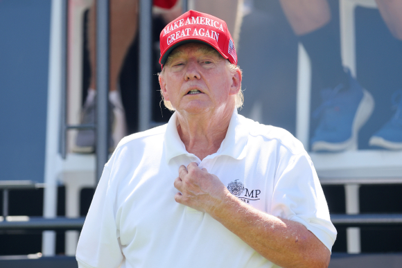 1 Cong To Vien My De Nghi Han Che Ong Trump Phat Ngon De Doa Vu An