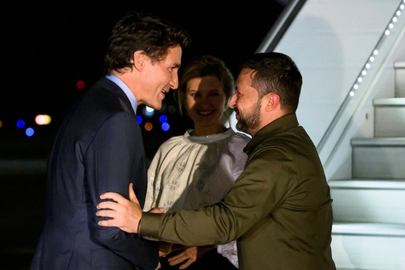 1 Ong Zelensky Bat Ngo Den Canada