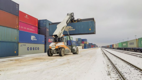 1 Trung Quoc Ban Hang Cho Nga Nhieu Den Muc 150000 Container Rong Chat Dong