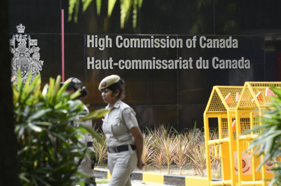 1 Bao Anh Noi An Do Yeu Cau Canada Rut Hon 40 Nha Ngoai Giao