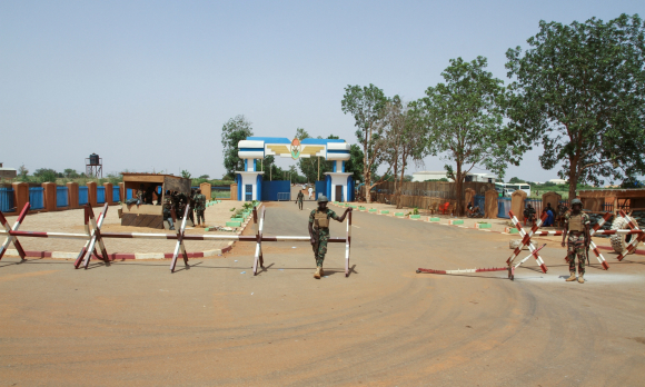 1 Phap Bat Dau Rut Quan Khoi Niger