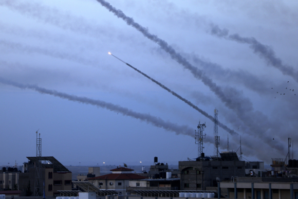 1 Hamas Bat Ngo Tan Cong Israel Ban 5000 Qua Rocket Mo Man