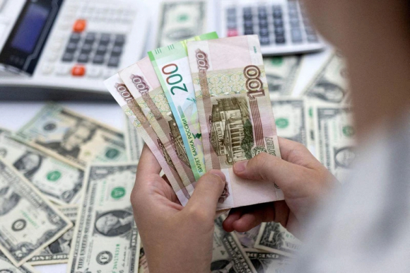 1 Dong Ruble Cua Nga Bi Mat Gia Nhieu Nhat Trong 18 Thang