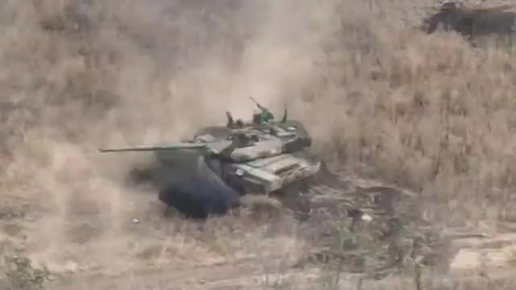 2 Ukraine Pha Huy Xe Tang T 90 Hien Dai Nhat Cua Nga