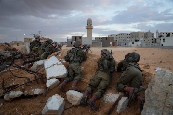 2 Ben Trong Khu Huan Luyen Tac Chien Gaza Thu Nho Cua Quan Doi Israel
