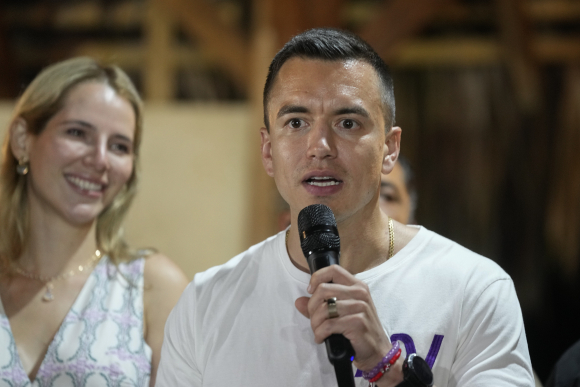 1 Con Trai Nguoi Giau Nhat Ecuador Dac Cu Tong Thong