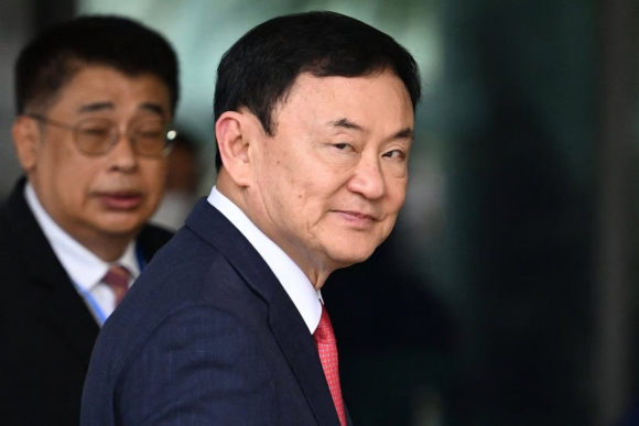 1 Ong Thaksin Tiep Tuc Nam Vien Chua Phai O Nha Giam
