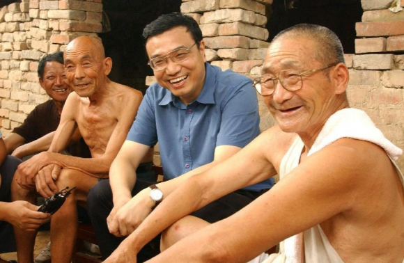 2 Dau An Su Nghiep Cua Cuu Thu Tuong Trung Quoc Ly Khac Cuong