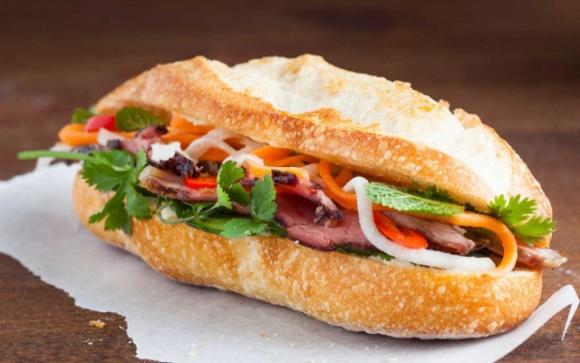 2 Ong Chu Viet Kieu Kiem 600 Ti Nam Tu Viec Ban Banh Mi Va Nem Cuon