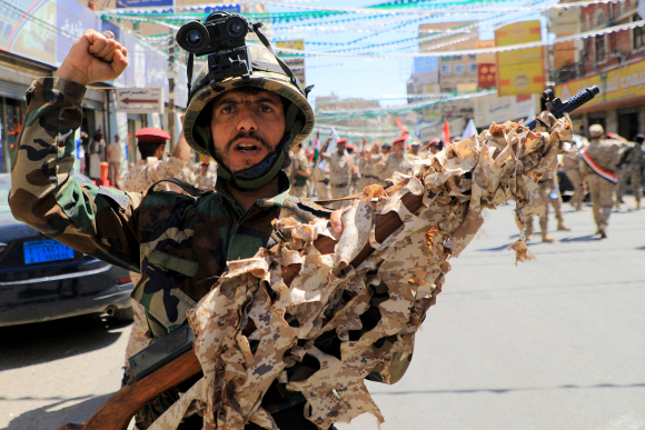1 Houthi Tuyen Bo Tap Kich Hang Loat Ten Lua Vao Mien Nam Israel