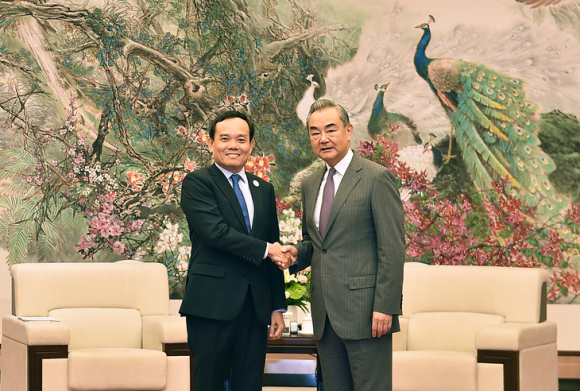 1 Ngoai Truong Trung Quoc Vuong Nghi Den Viet Nam Tu 1 12