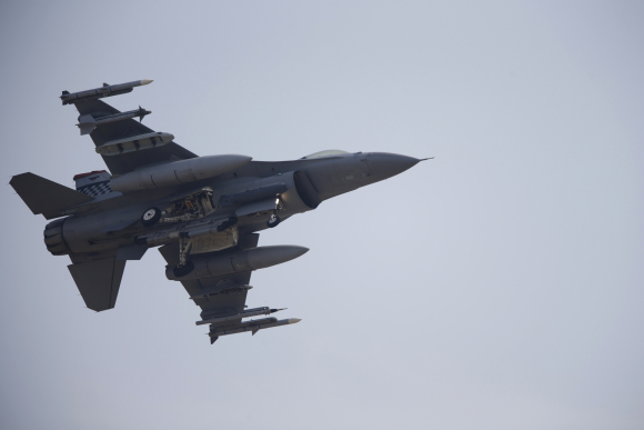 1 Tiem Kich F 16 My Roi Ngoai Khoi Han Quoc