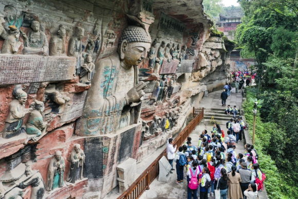 1 Trung Quoc Noi Du Khach Tang Manh Sau Ba Ngay Noi Visa