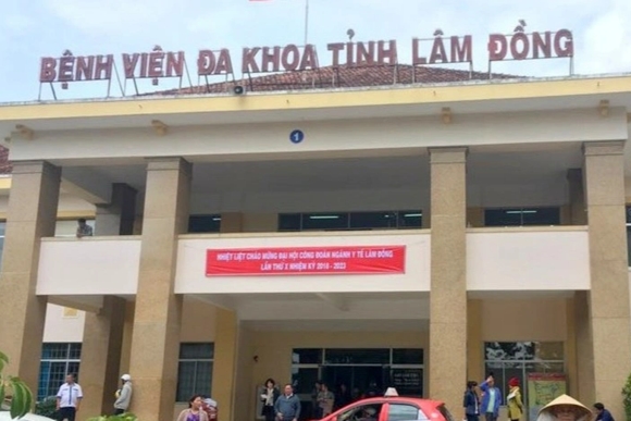 1 Vu Bac Si Mo Nham Xin Loi Nguoi Benh Tra Lai Vien Phi