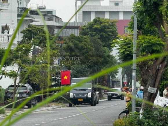 4 Cong An Phong Toa Cac Tuyen Duong Tai Khu Vuc Nha Chu Tich Ubnd Tinh Quang Ngai Dang Van Minh