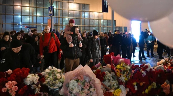 1 Belarus Hop Tac Voi Nga Dieu Tra Vu Xa Sung Khung Bo O Nha Hat Crocus City Hall