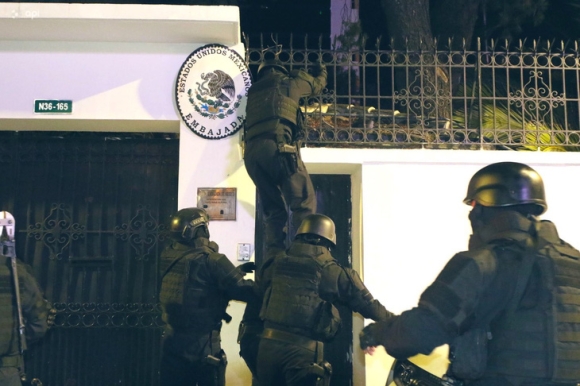 1 Mexico Doi Dua Ecuador Ra Toa Quoc Te Vi Treo Tuong Vao Dai Su Quan Bat Nguoi